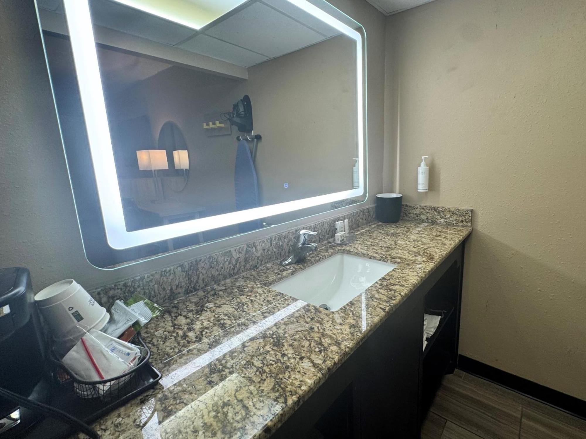 Отель Super 8 By Wyndham Corpus Christi Airport Экстерьер фото
